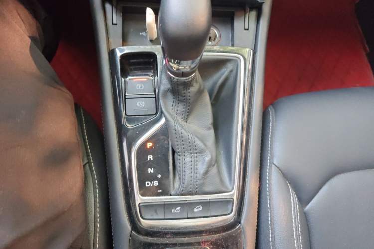 Used Roewe RX3 2020 1.6L CVT 4G Connected Ultra-Cool Flagship Edition Gear Lever