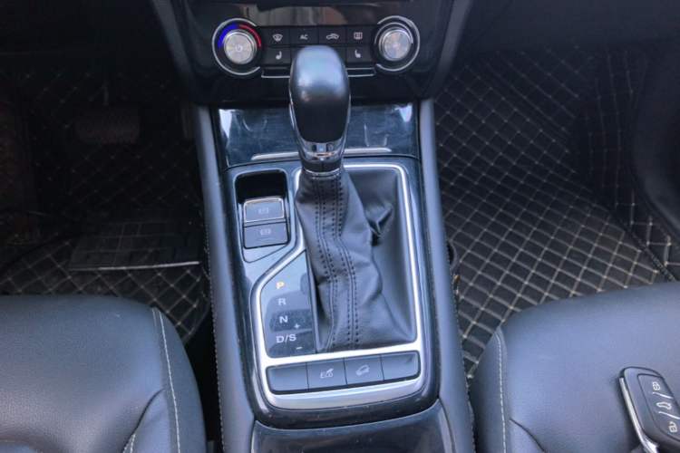 Used Roewe RX3 2020 1.6L CVT 4G Connected Ultra-Cool Flagship Edition Gear Lever
