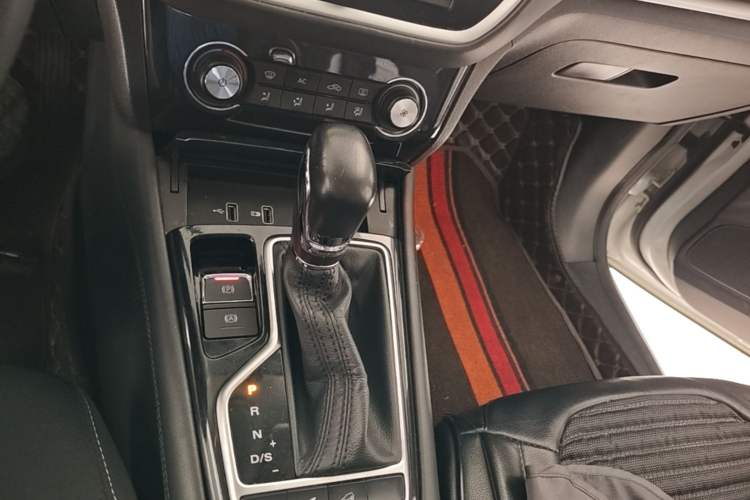Used Roewe RX3 2020 1.6L CVT 4G Connected Ultra-Fun Elite Edition Gear Lever