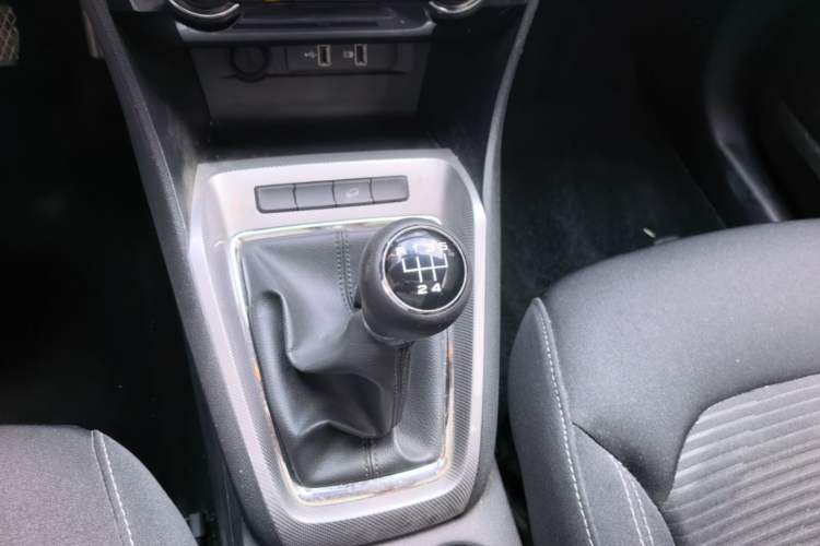 Used Roewe RX3 2020 1.6L Manual 4G Connect Super-Fresh Elite Edition Gear Lever