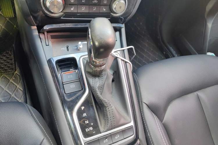 Used Roewe RX3 2020 1.6L CVT 4G Connected Ultra-Cool Flagship Edition Gear Lever