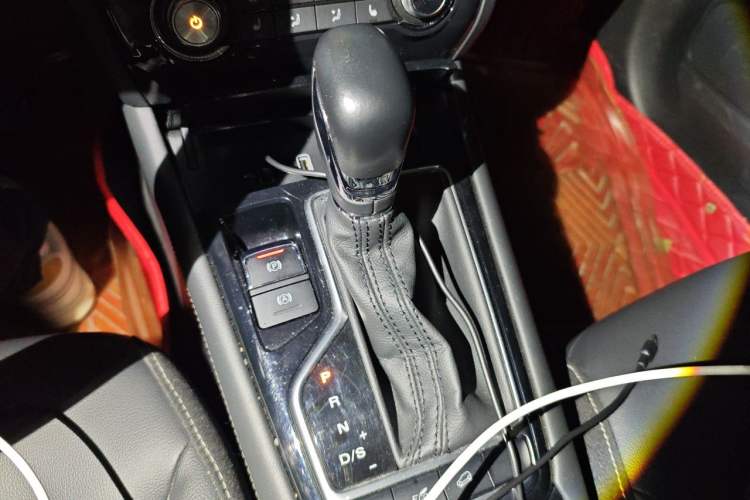 Used Roewe RX3 2020 1.6L CVT 4G Connected Ultra-Cool Flagship Edition Gear Lever