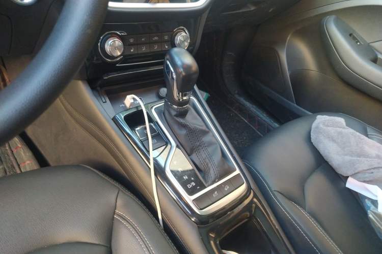 Used Roewe RX3 2020 1.6L CVT 4G Connected Ultra-Cool Flagship Edition Gear Lever