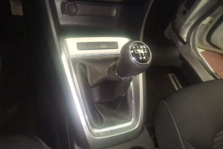 Used Roewe RX3 2020 1.6L Manual - Ultra-Fresh Entry Version Gear Lever
