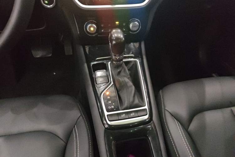 Used Roewe RX3 2020 1.6L CVT 4G Connected Ultra-Cool Flagship Edition Gear Lever