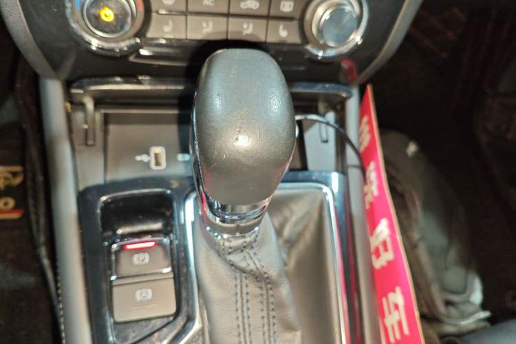 Used Roewe RX3 2020 1.6L CVT 4G Connected Ultra-Cool Flagship Edition Gear Lever