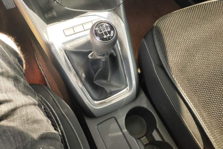 Used Roewe RX3 2020 1.6L Manual 4G Connect Super-Fresh Elite Edition Gear Lever