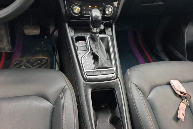 Used Roewe RX3 2020 1.6L CVT 4G Connected Ultra-Cool Flagship Edition Gear Lever