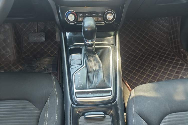 Used Roewe RX3 2020 1.6L CVT 4G Connected Ultra-Fun Elite Edition Gear Lever