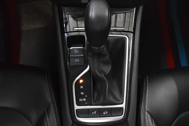 Used Roewe RX3 2020 1.6L CVT 4G Connected Ultra-Fun Elite Edition Gear Lever