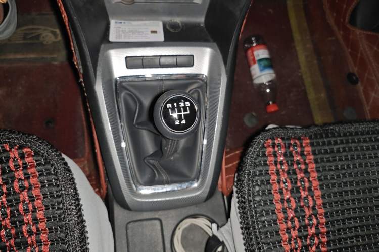 Used Roewe RX3 2020 1.6L Manual 4G Connect Super-Fresh Elite Edition Gear Lever