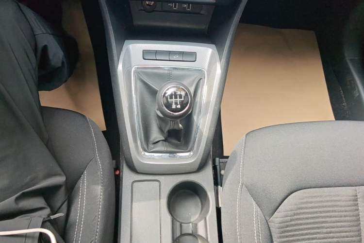 Used Roewe RX3 2020 1.6L Manual 4G Connect Super-Fresh Elite Edition Gear Lever