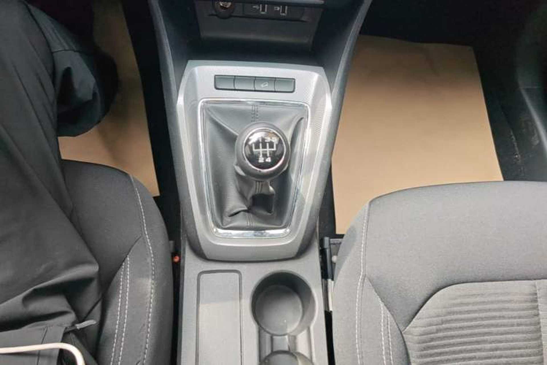 Used Roewe RX3 2020 1.6L Manual 4G Connect Super-Fresh Elite Edition Gear Lever