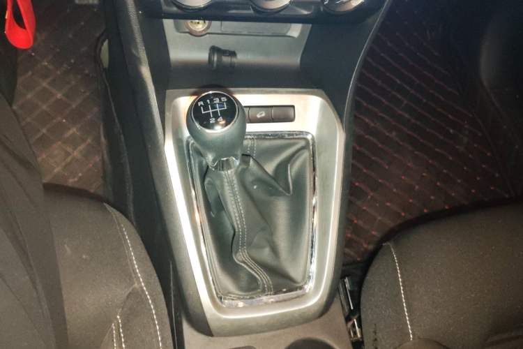 Used Roewe RX3 2020 1.6L Manual - Ultra-Fresh Entry Version Gear Lever
