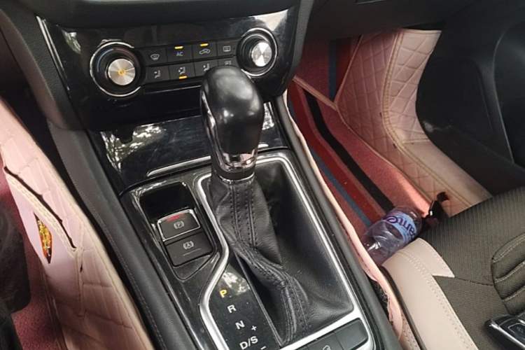 Used Roewe RX3 2020 1.6L CVT 4G Connected Ultra-Fun Elite Edition Gear Lever