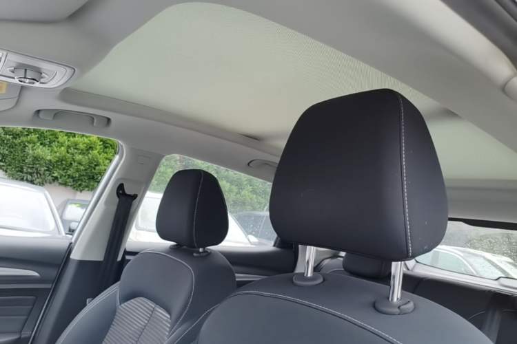 Used Roewe RX3 2020 1.6L Manual 4G Connect Super-Fresh Elite Edition Headliner