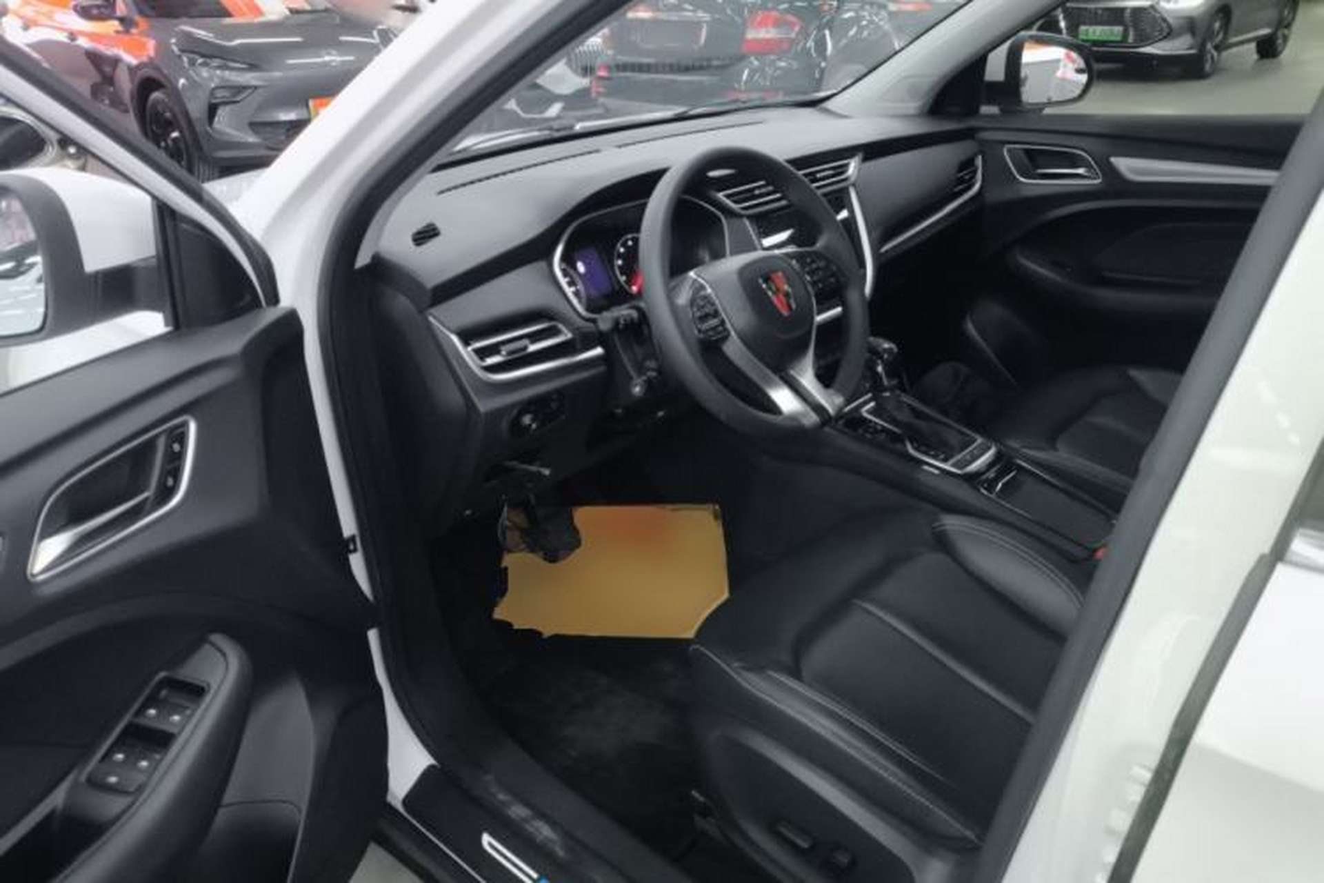 Used Roewe RX3 2020 1.6L CVT 4G Connected Ultra-Cool Flagship Edition Interior 3