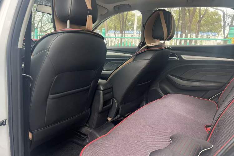 Used Roewe RX3 2020 1.6L Manual 4G Connect Super-Fresh Elite Edition Interior 3