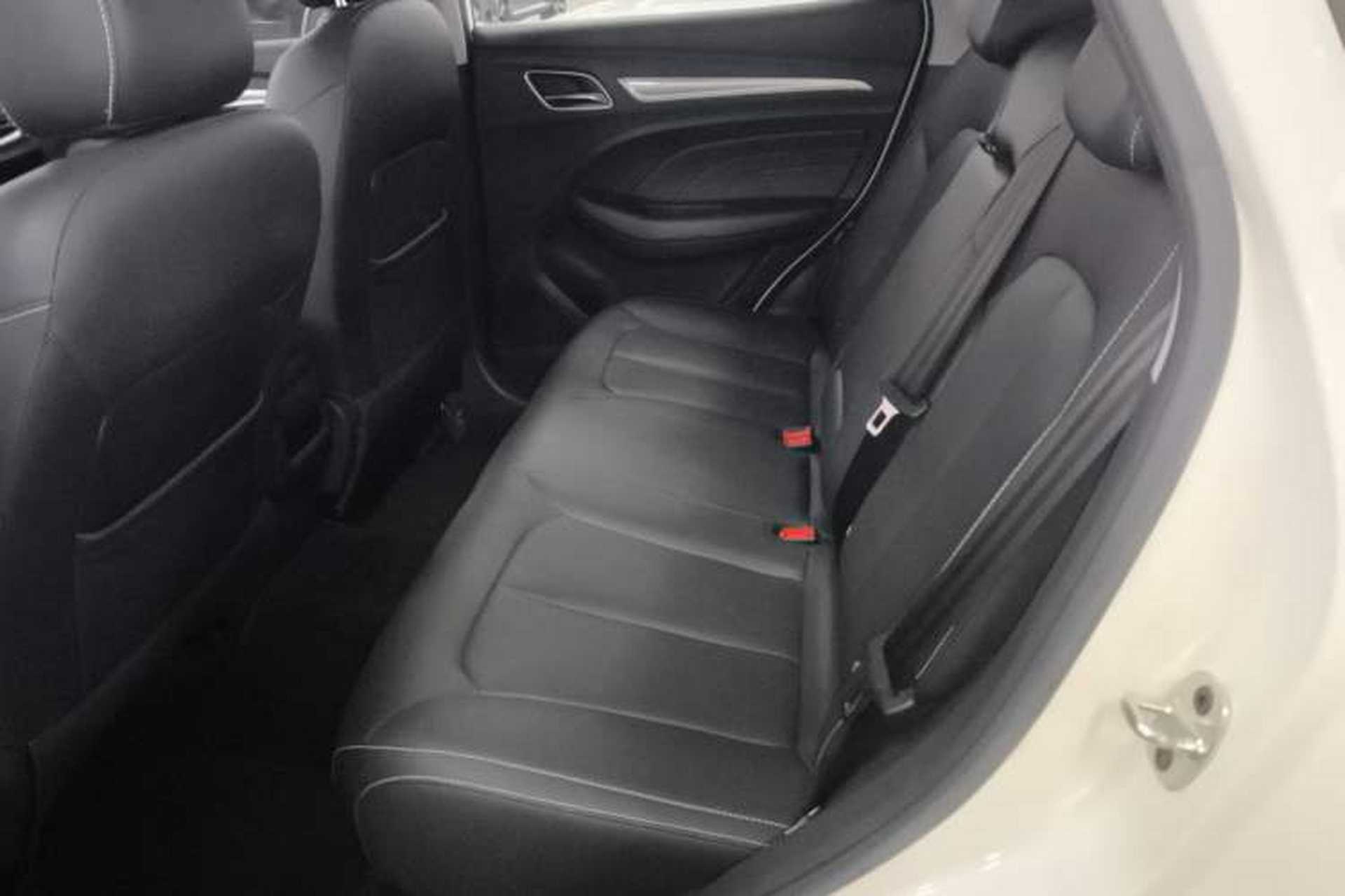 Used Roewe RX3 2020 1.6L CVT 4G Connected Ultra-Cool Flagship Edition Interior 4