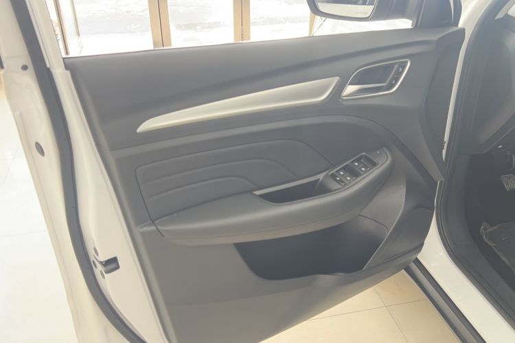 Used Roewe RX3 2020 1.6L Manual - Ultra-Fresh Entry Version Interior 4
