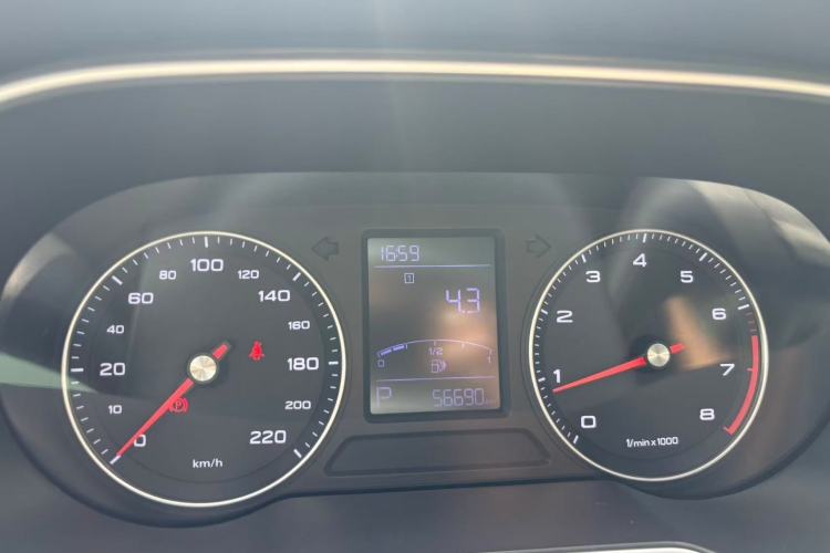 Used Roewe RX3 2020 1.6L CVT 4G Connected Ultra-Cool Flagship Edition Interior 6