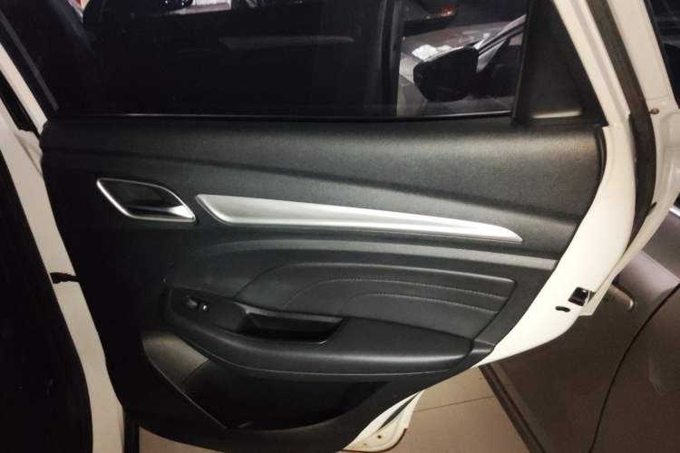 Used Roewe RX3 2020 1.6L Manual - Ultra-Fresh Entry Version Interior 6