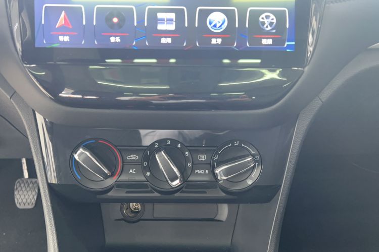 Used Roewe RX3 2020 1.6L Manual - Ultra-Fresh Entry Version Interior 7