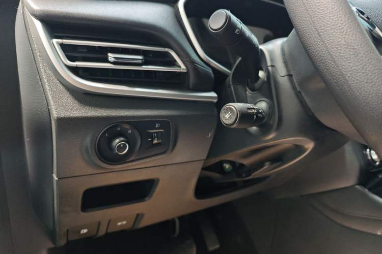 Used Roewe RX3 2020 1.6L CVT 4G Connected Ultra-Cool Flagship Edition Interior 8