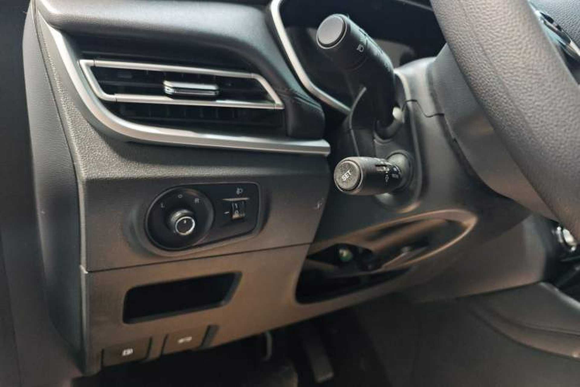 Used Roewe RX3 2020 1.6L CVT 4G Connected Ultra-Cool Flagship Edition Interior 8