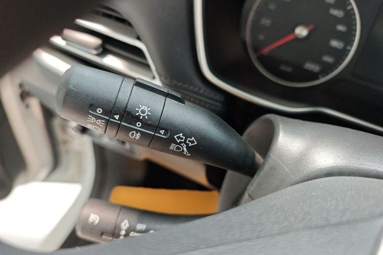 Used Roewe RX3 2020 1.6L CVT 4G Connected Ultra-Cool Flagship Edition Interior 9