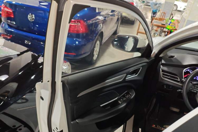 Used Roewe RX3 2020 1.6L CVT 4G Connected Ultra-Cool Flagship Edition Left Front Door Interior