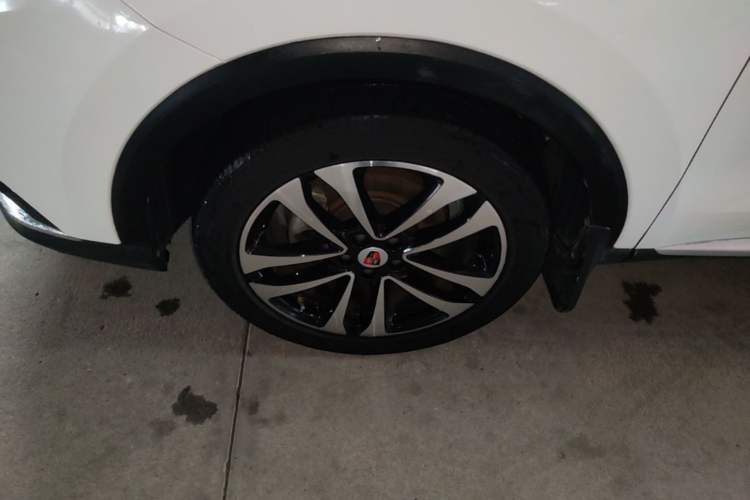 Used Roewe RX3 2020 1.6L CVT 4G Connected Ultra-Cool Flagship Edition Left Front Wheel Hub