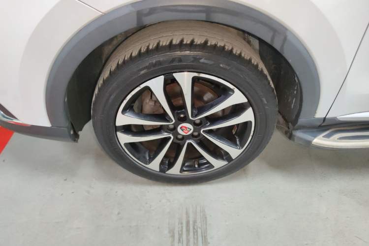 Used Roewe RX3 2020 1.6L Manual 4G Connect Ultra-Fresh Flagship Edition Left Front Wheel Hub