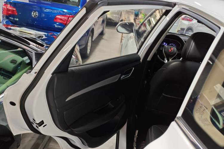 Used Roewe RX3 2020 1.6L CVT 4G Connected Ultra-Cool Flagship Edition Left Rear Door Interior