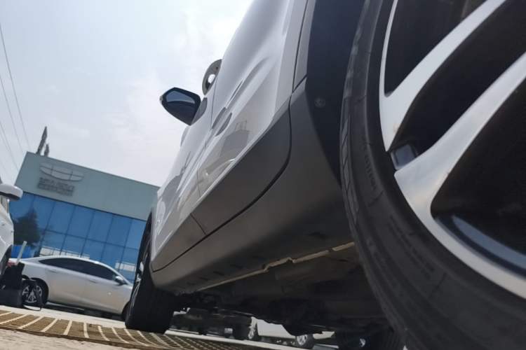 Used Roewe RX3 2020 1.6L CVT 4G Connected Ultra-Fun Elite Edition Left Side Sill