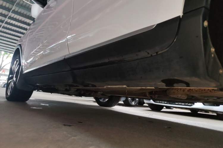 Used Roewe RX3 2020 1.6L CVT 4G Connected Ultra-Cool Flagship Edition Left Side Sill