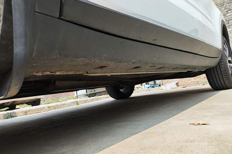 Used Roewe RX3 2020 1.6L CVT 4G Connected Ultra-Cool Flagship Edition Left Side Sill
