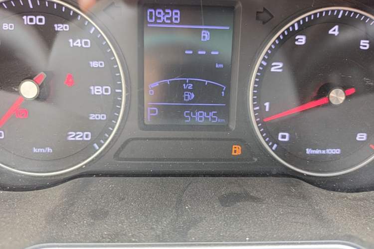 Used Roewe RX3 2020 1.6L CVT 4G Connected Ultra-Cool Flagship Edition Odometer Close Up
