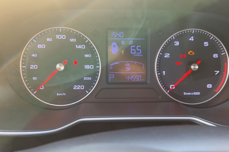 Used Roewe RX3 2020 1.6L CVT 4G Connected Ultra-Fun Elite Edition Odometer Close Up