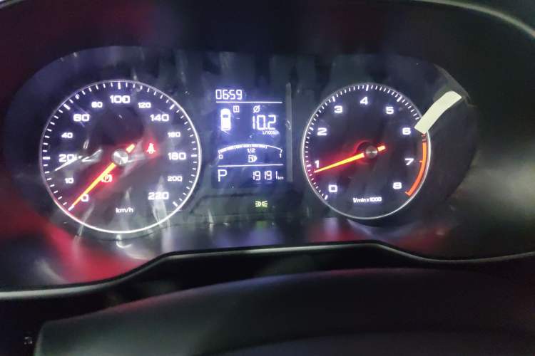 Used Roewe RX3 2020 1.6L CVT 4G Connected Ultra-Fun Elite Edition Odometer Close Up