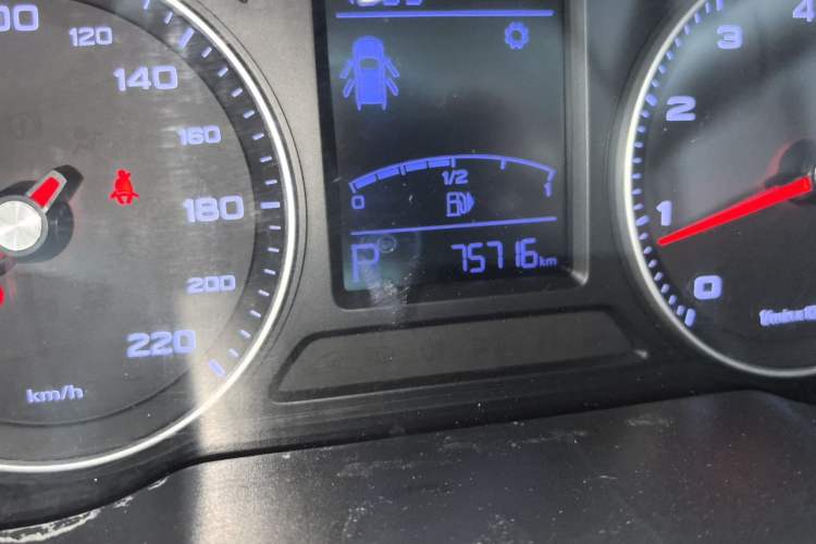 Used Roewe RX3 2020 1.6L CVT 4G Connected Ultra-Cool Flagship Edition Odometer Close Up