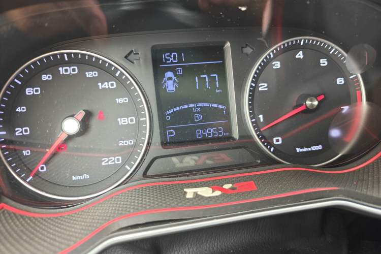 Used Roewe RX3 2020 1.6L CVT 4G Connected Ultra-Fun Elite Edition Odometer Close Up