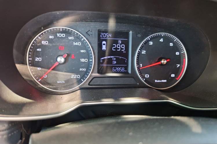 Used Roewe RX3 2020 1.6L Manual - Ultra-Fresh Entry Version Odometer Close Up