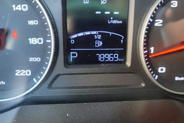 Used Roewe RX3 2020 1.6L CVT 4G Connected Ultra-Cool Flagship Edition Odometer Close Up