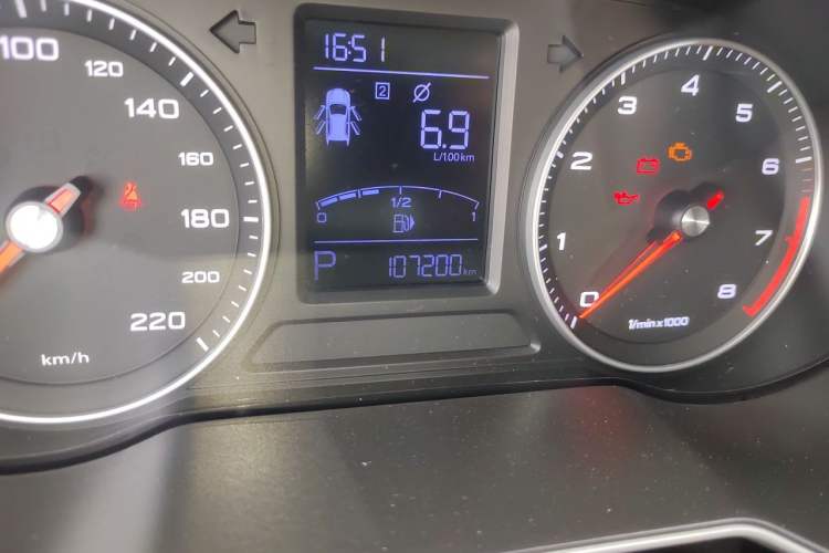 Used Roewe RX3 2020 1.6L CVT 4G Connected Ultra-Cool Flagship Edition Odometer Close Up