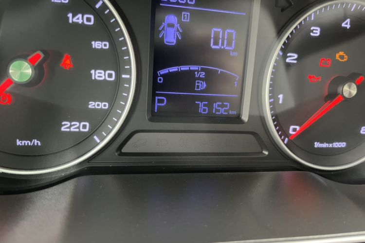 Used Roewe RX3 2020 1.6L CVT 4G Connected Ultra-Cool Flagship Edition Odometer Close Up