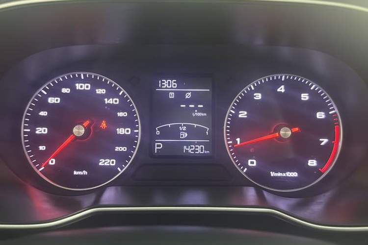 Used Roewe RX3 2020 1.6L CVT 4G Connected Ultra-Cool Flagship Edition Odometer Close Up