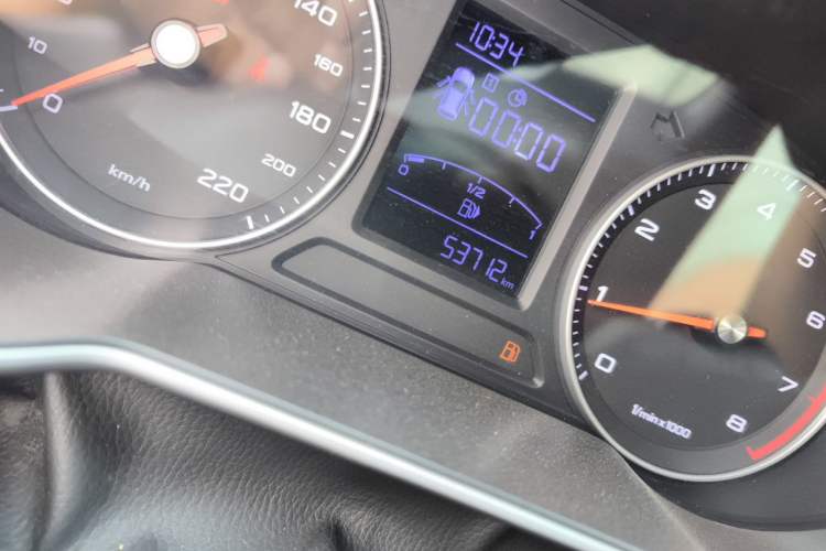 Used Roewe RX3 2020 1.6L Manual 4G Connect Ultra-Fresh Flagship Edition Odometer Close Up