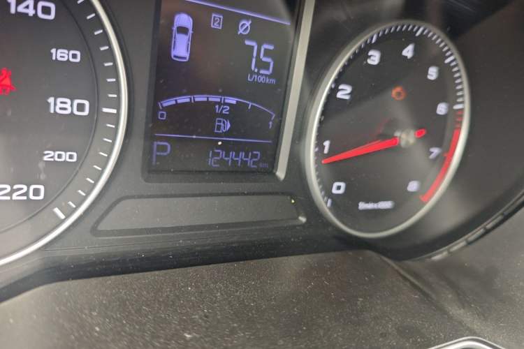 Used Roewe RX3 2020 1.6L CVT 4G Connected Ultra-Fun Elite Edition Odometer Close Up