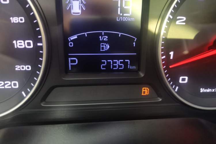 Used Roewe RX3 2020 1.6L CVT 4G Connected Ultra-Fun Elite Edition Odometer Close Up